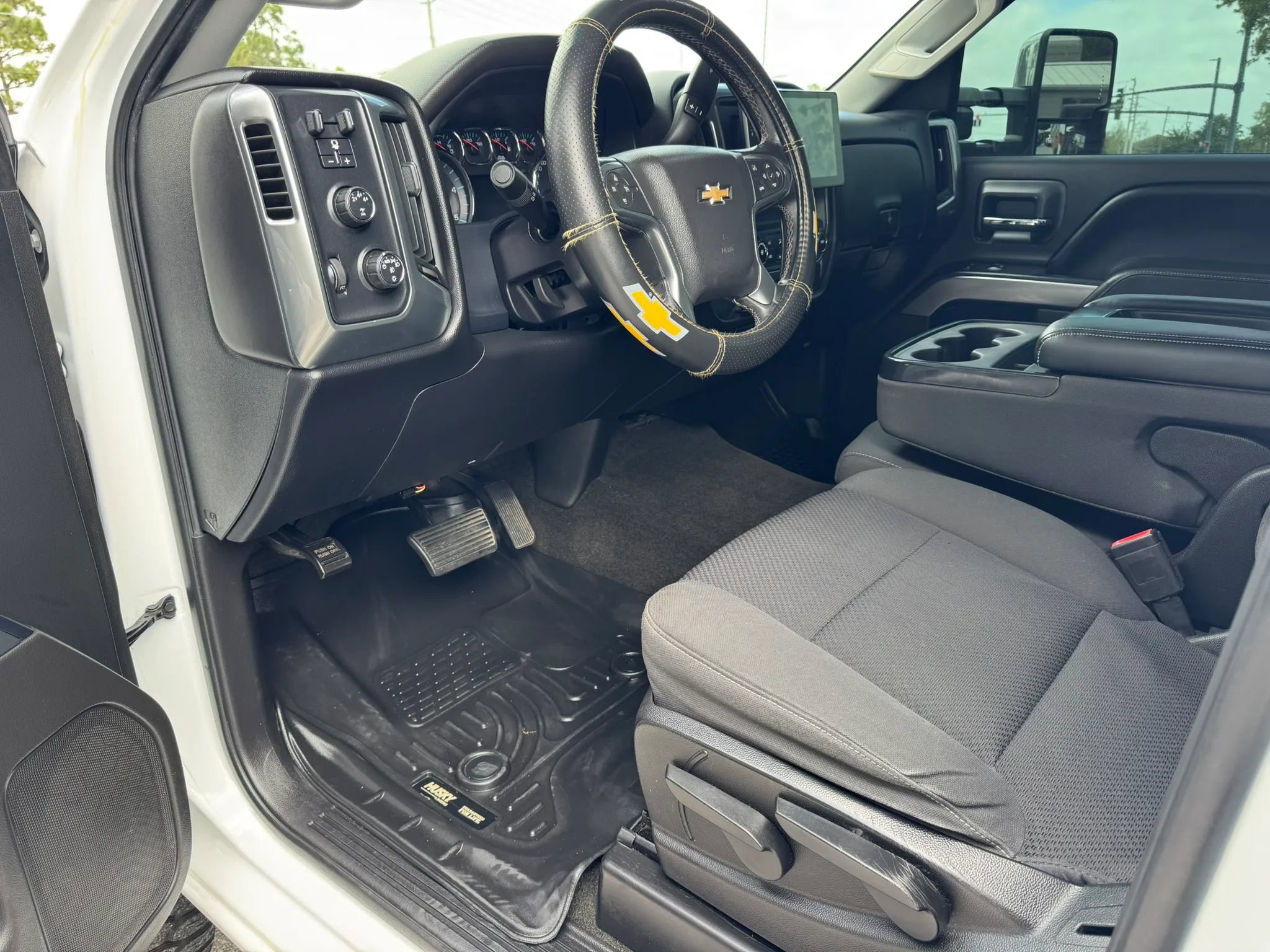 Used 2016 Chevrolet Silverado 2500 LT w/ Custom Sport Edition image 8