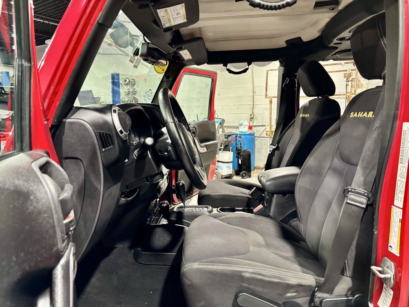 Used 2013 Jeep Wrangler Unlimited Sahara AWD/4WD image 2