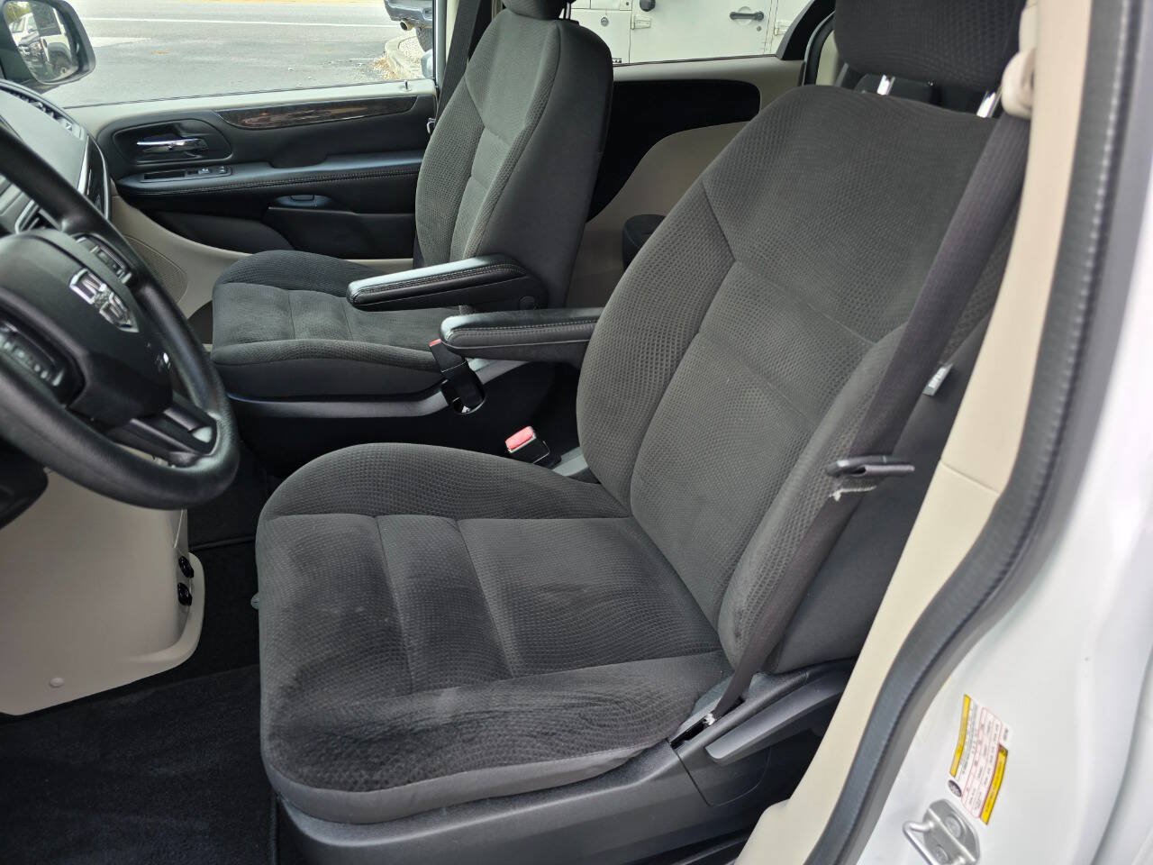 Used 2018 Dodge Grand Caravan SE w/ UConnect Hands-Free Group FWD image 10