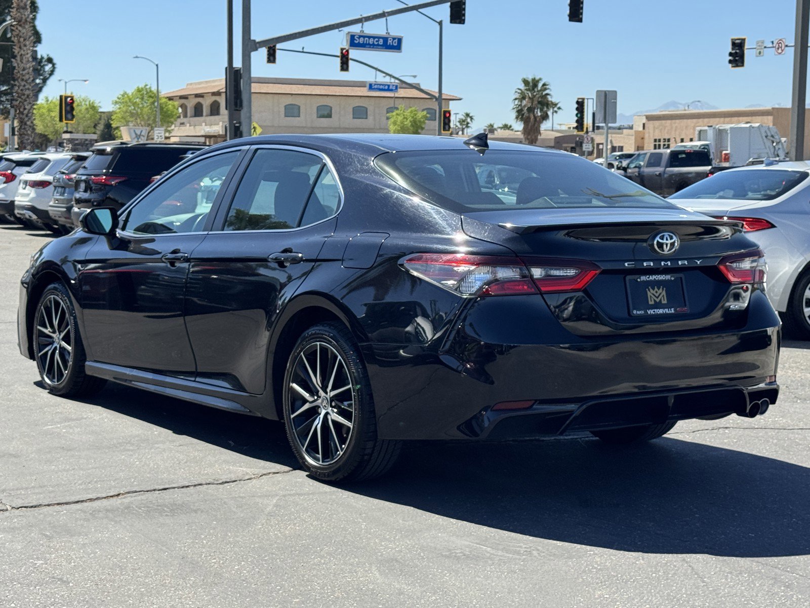 Used 2024 Toyota Camry SE FWD image 4