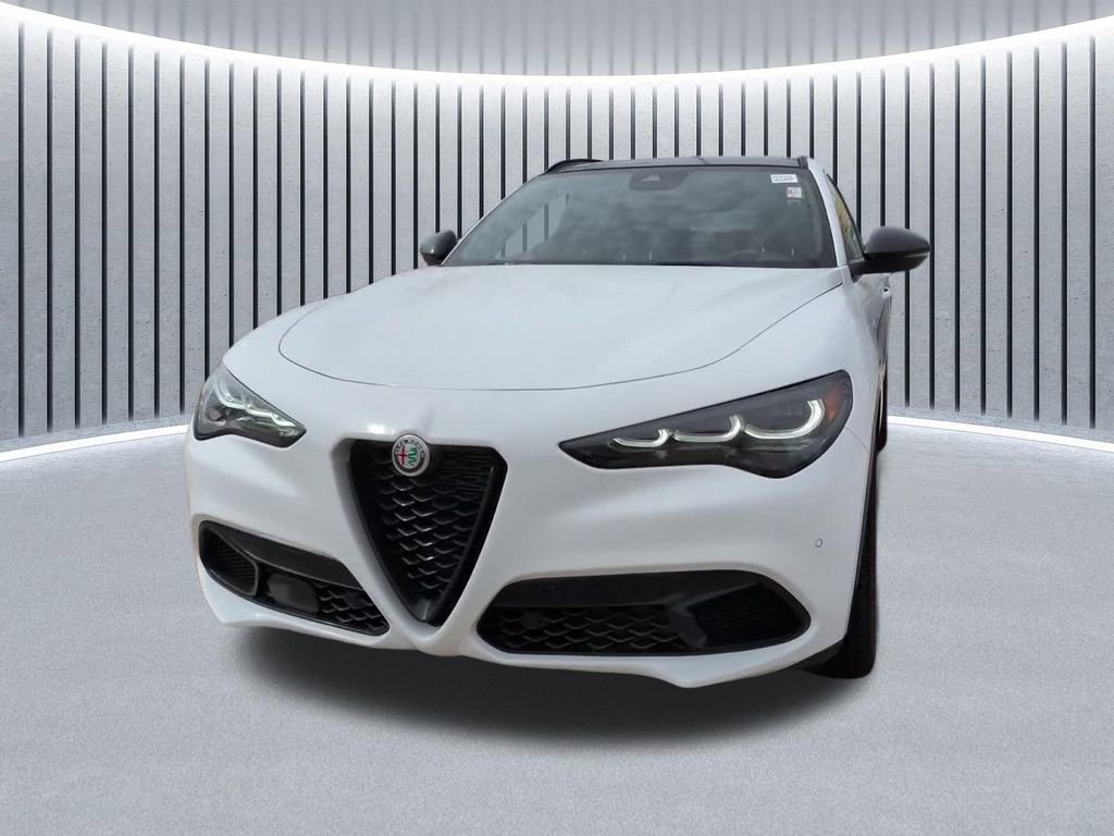 Used 2024 Alfa Romeo Stelvio Veloce image 16
