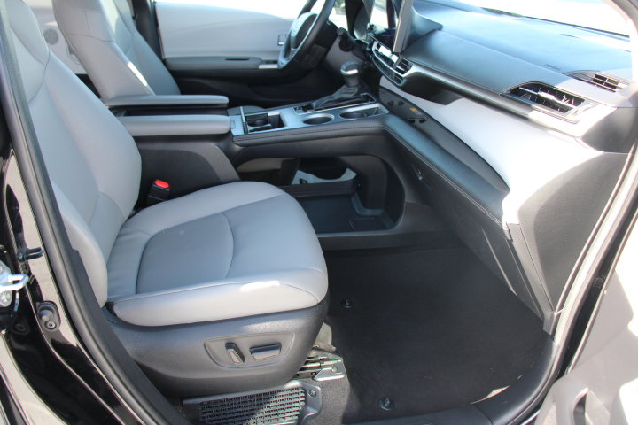 Certified 2025 Toyota Sienna XLE image 20