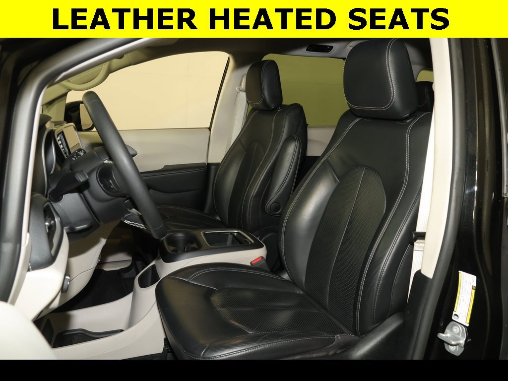 Used 2022 Chrysler Pacifica Touring-L image 3