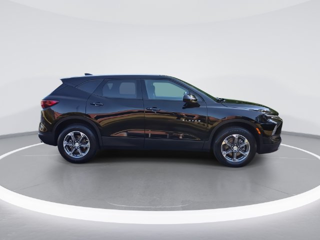 Used 2025 Chevrolet Blazer LT AWD/4WD image 9