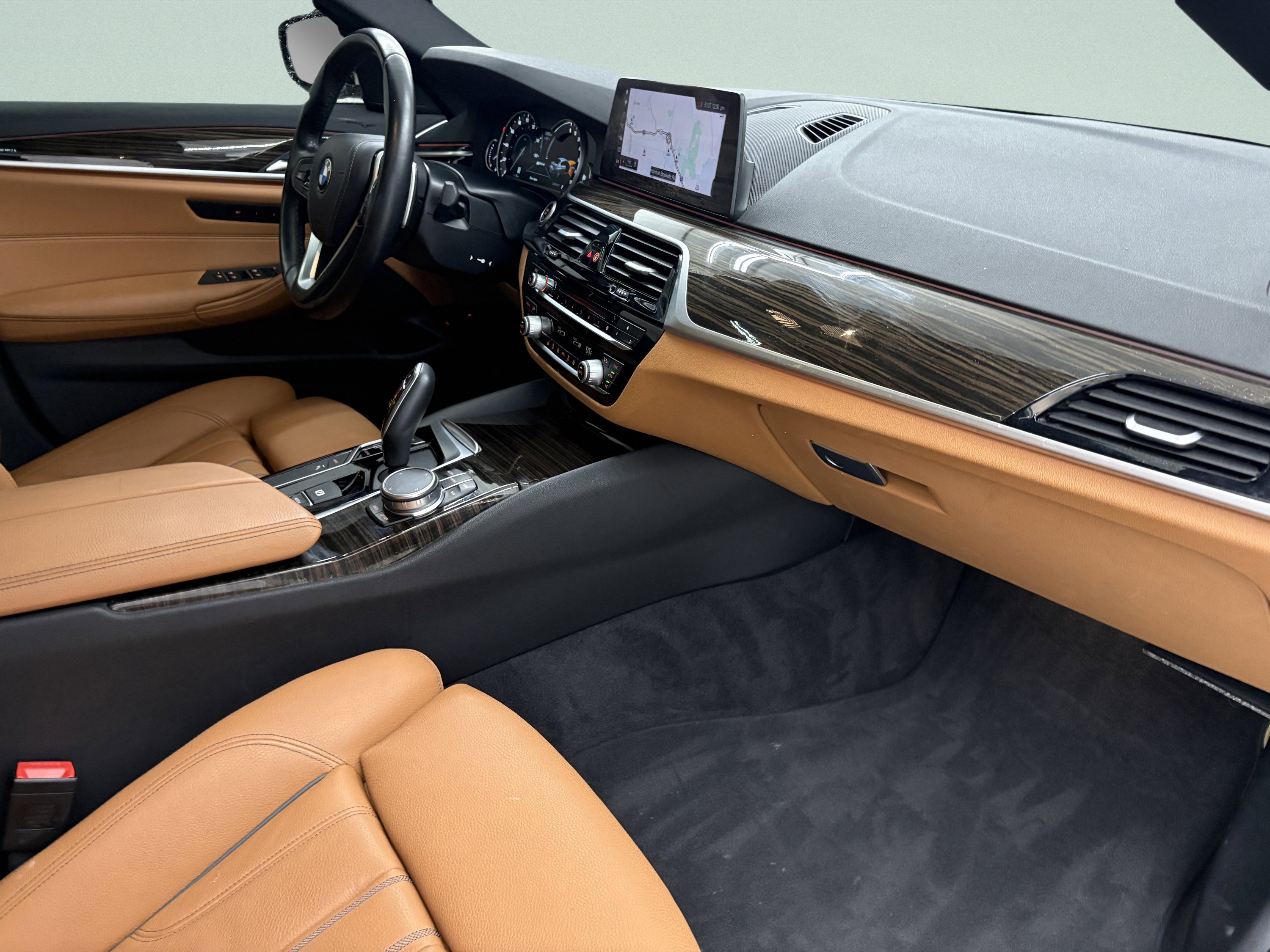 Used 2019 BMW 530e w/ Convenience Package image 26