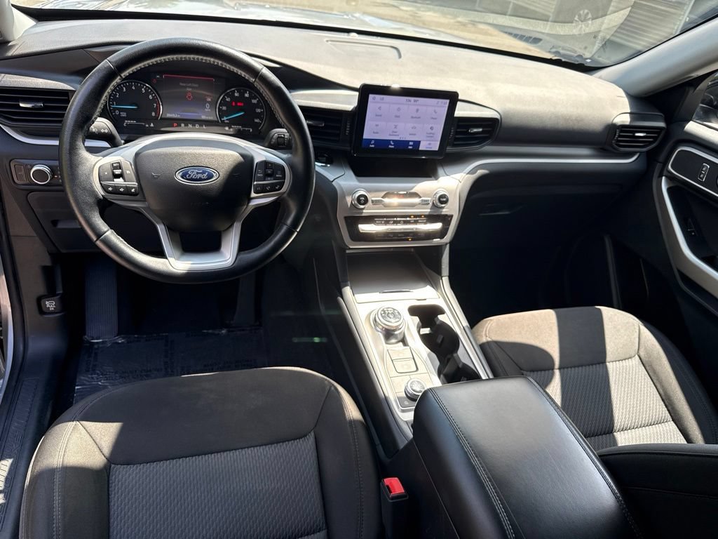 Used 2023 Ford Explorer XLT AWD/4WD image 34