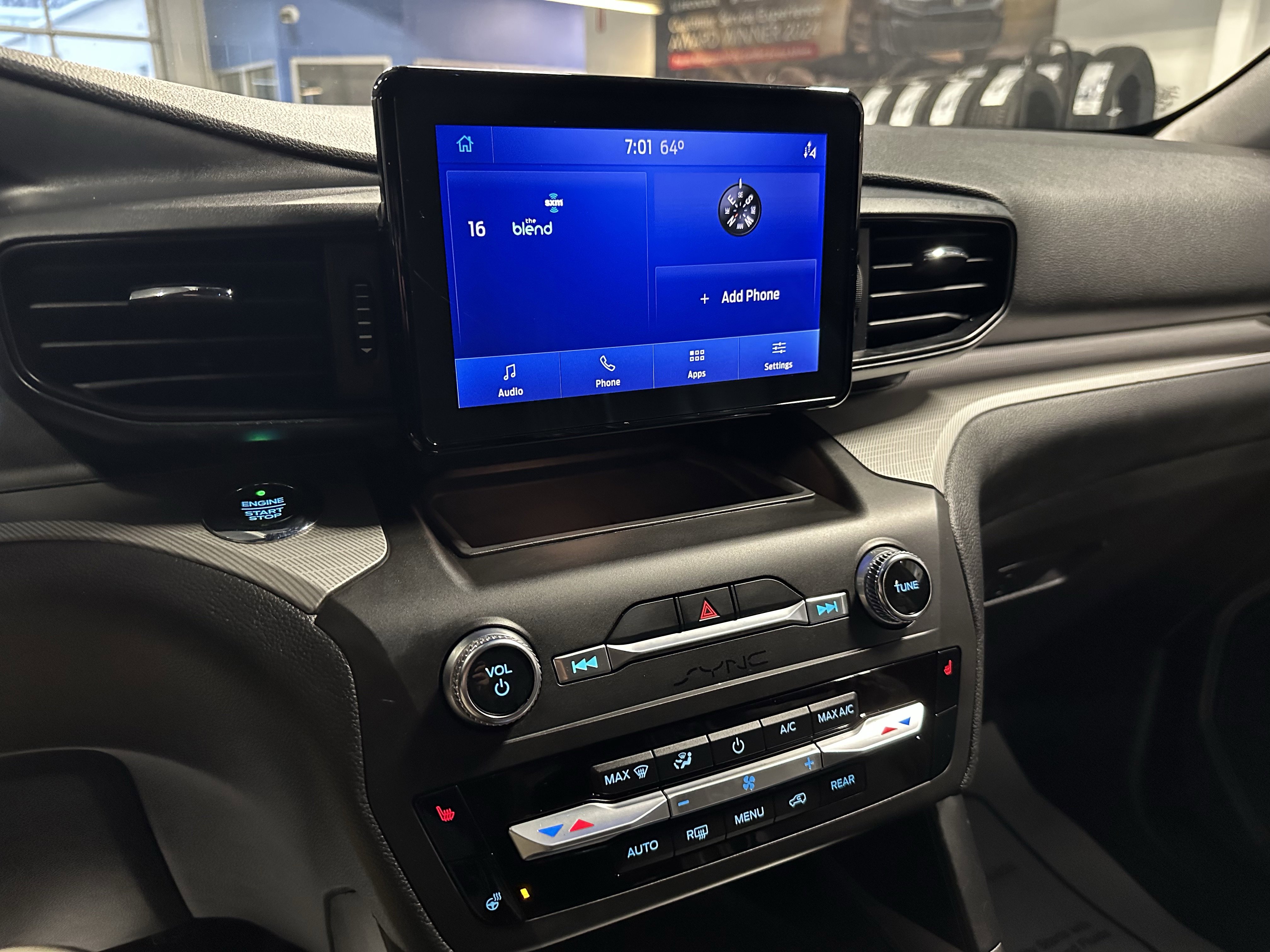 Used 2020 Ford Explorer XLT w/ Comfort Package image 11