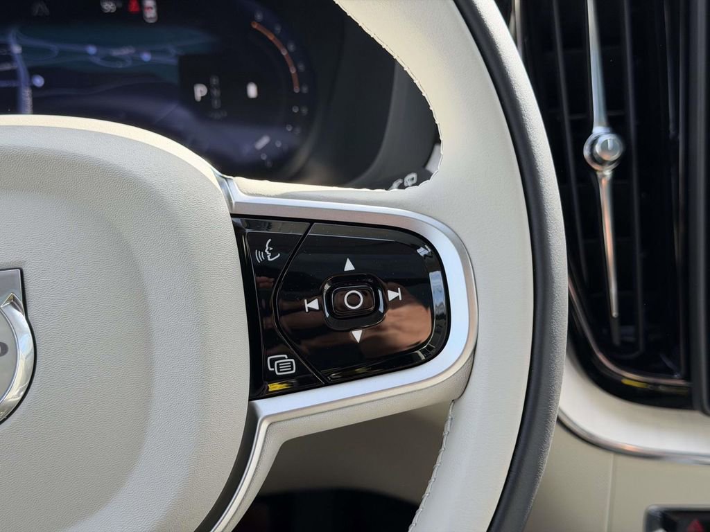 New 2026 Volvo XC60 B5 Ultra w/ Protection Package Premier image 9