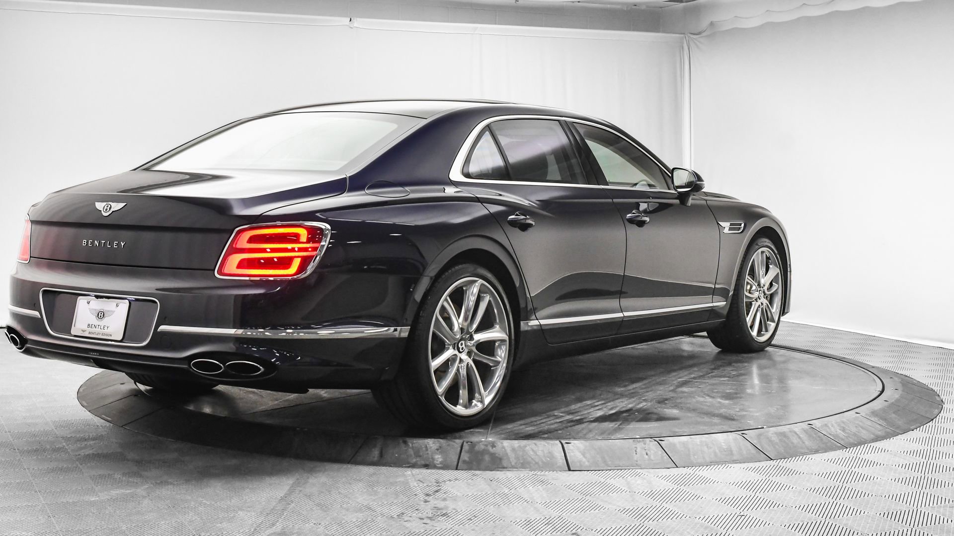 Certified 2024 Bentley Flying Spur Mulliner image 13