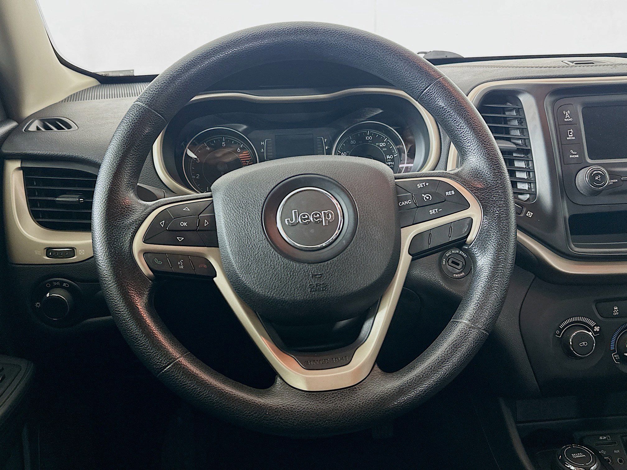 Used 2016 Jeep Cherokee Sport image 17