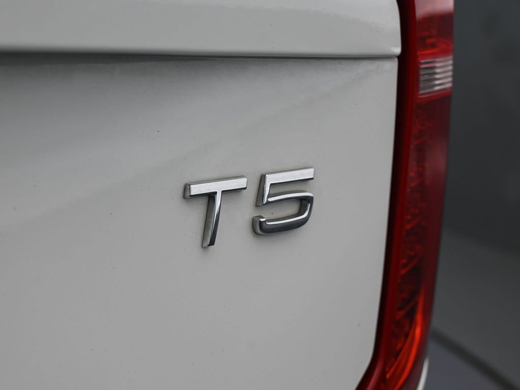 Used 2020 Volvo XC90 T5 Momentum w/ Protection Package Premier image 35