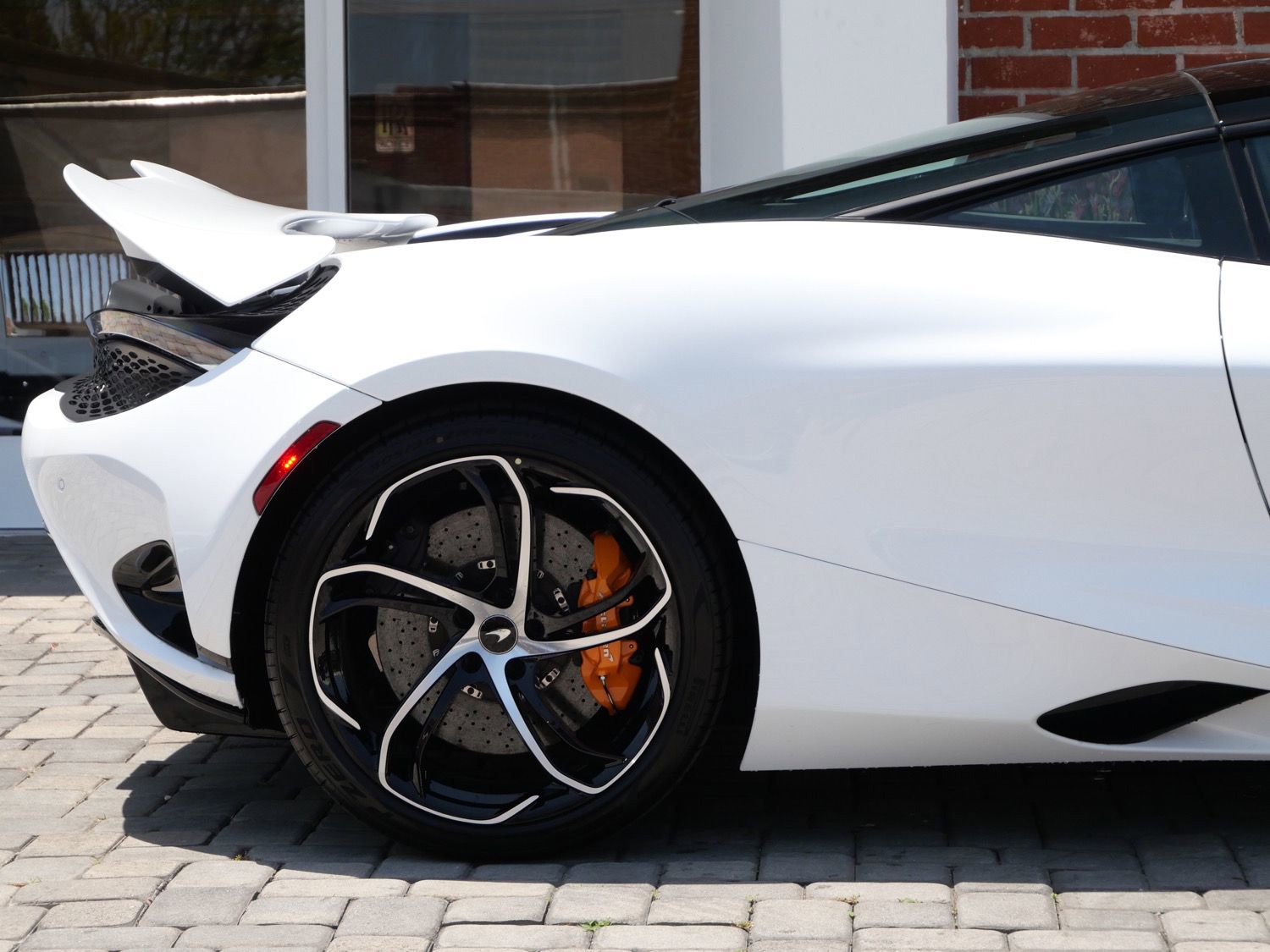 Used 2024 McLaren 750S RWD image 19