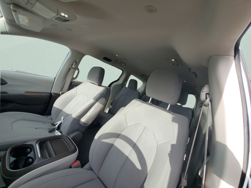 Used 2021 Chrysler Pacifica Touring image 17