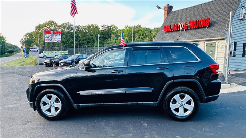 Used 2011 Jeep Grand Cherokee Laredo image 2