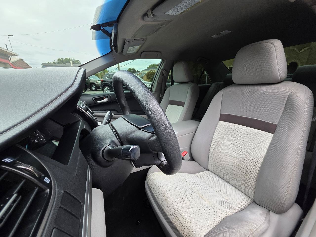 Used 2012 Toyota Camry LE FWD image 12
