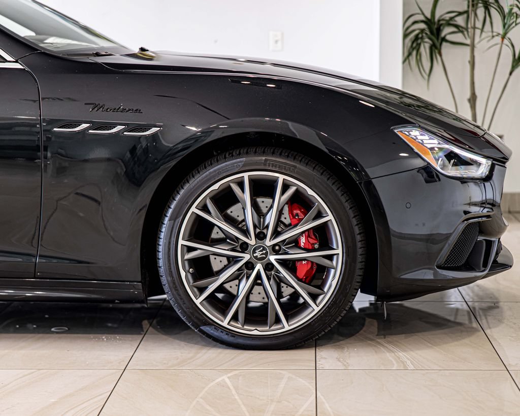 Used 2023 Maserati Ghibli Modena Q4 AWD/4WD image 10