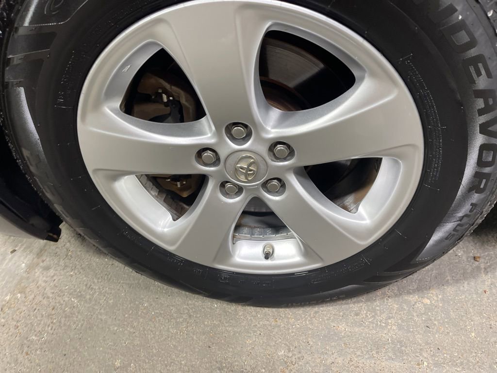 Used 2013 Toyota Sienna L FWD image 28