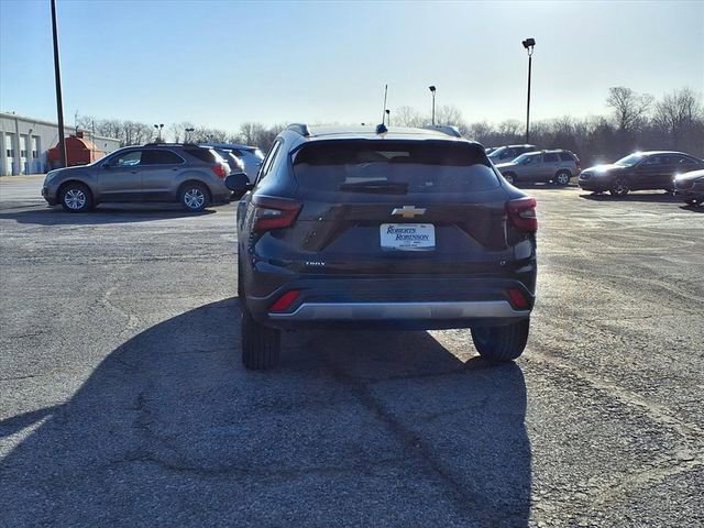 Used 2025 Chevrolet Trax LT w/ LT Convenience Package image 28