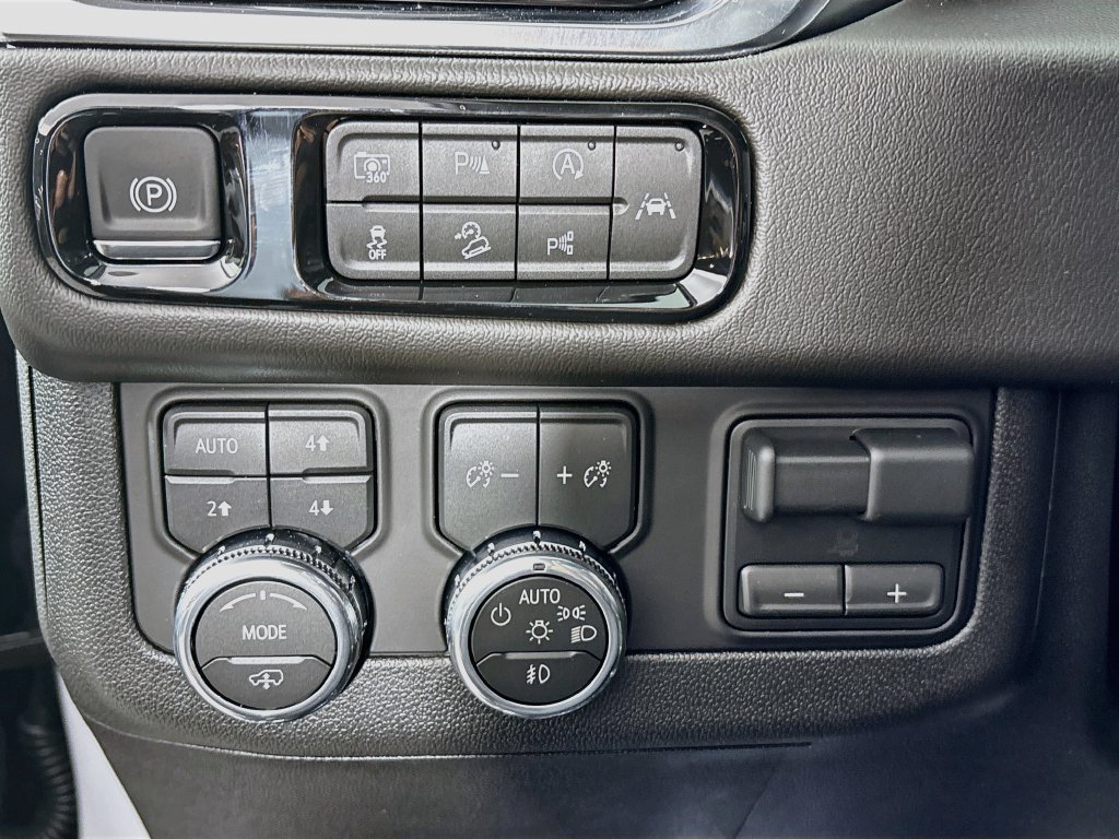 New 2026 GMC Yukon XL Denali w/ Denali Reserve Package AWD/4WD image 10