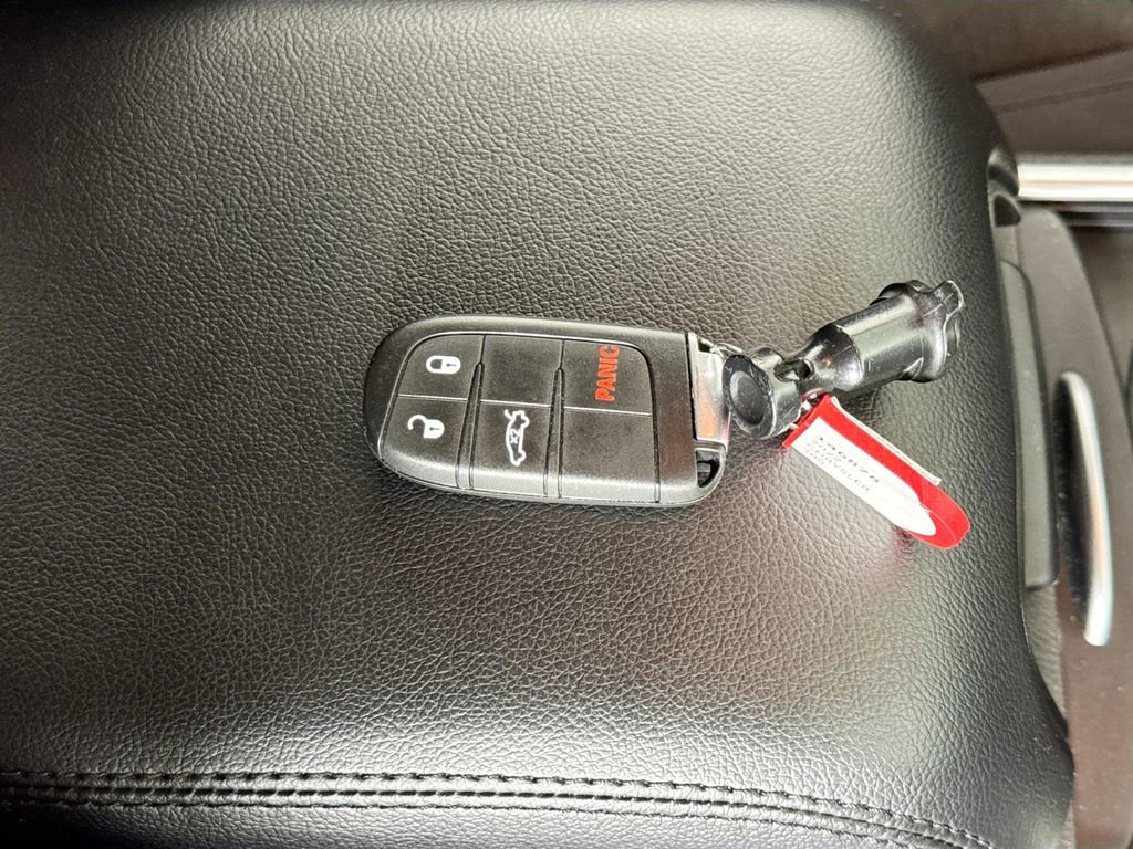 Used 2022 Chrysler 300 Touring w/ Sport Appearance Package image 34