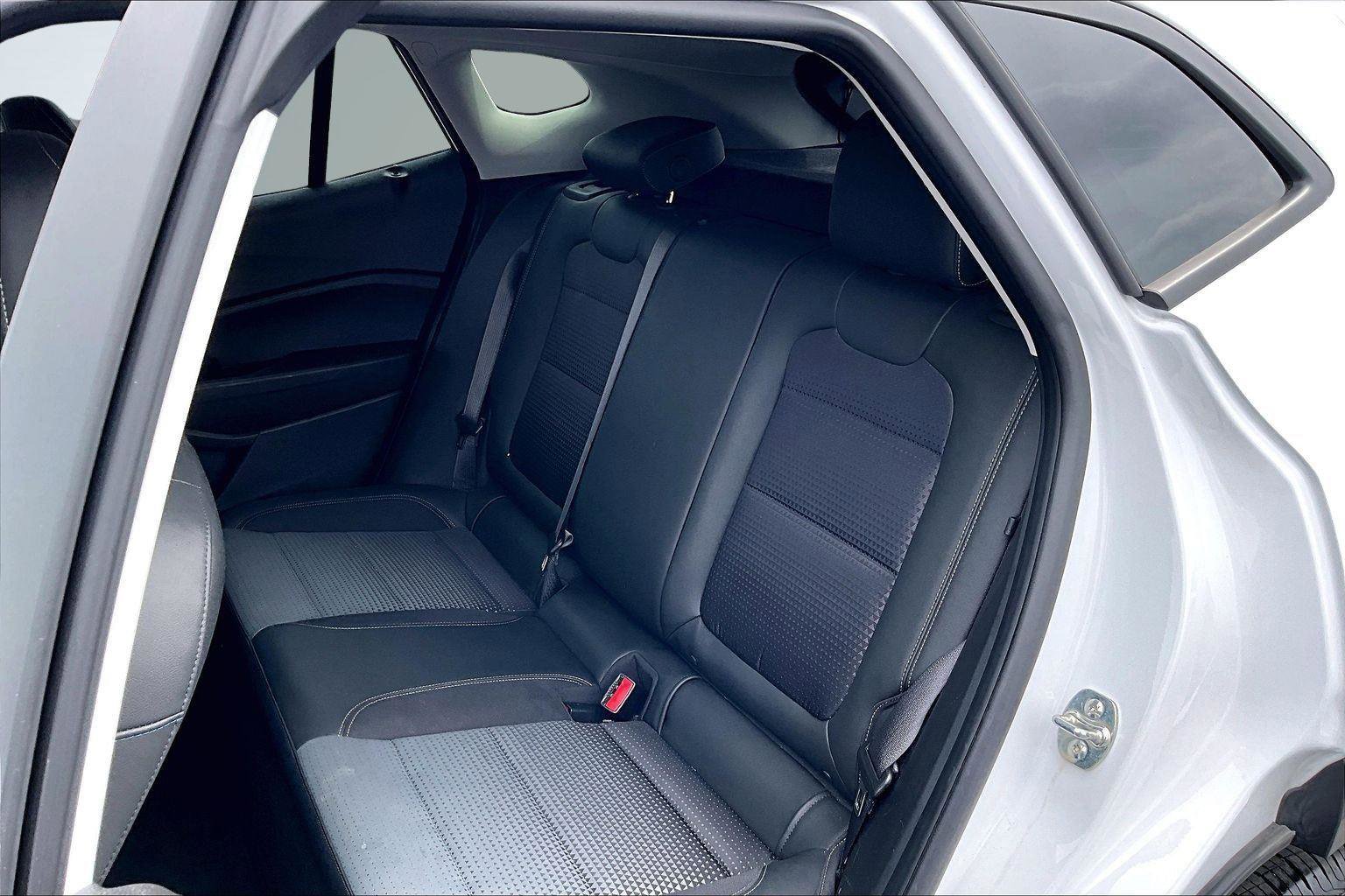 Used 2025 Chevrolet Trax LT FWD image 27