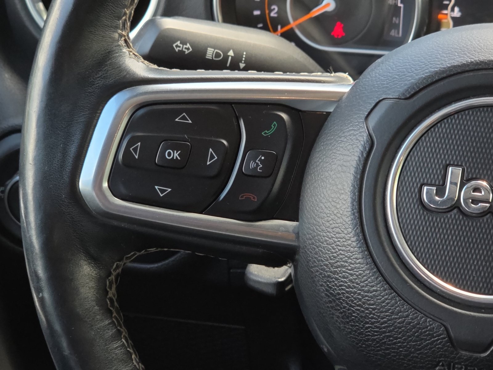 Used 2019 Jeep Wrangler Unlimited Sahara AWD/4WD image 19
