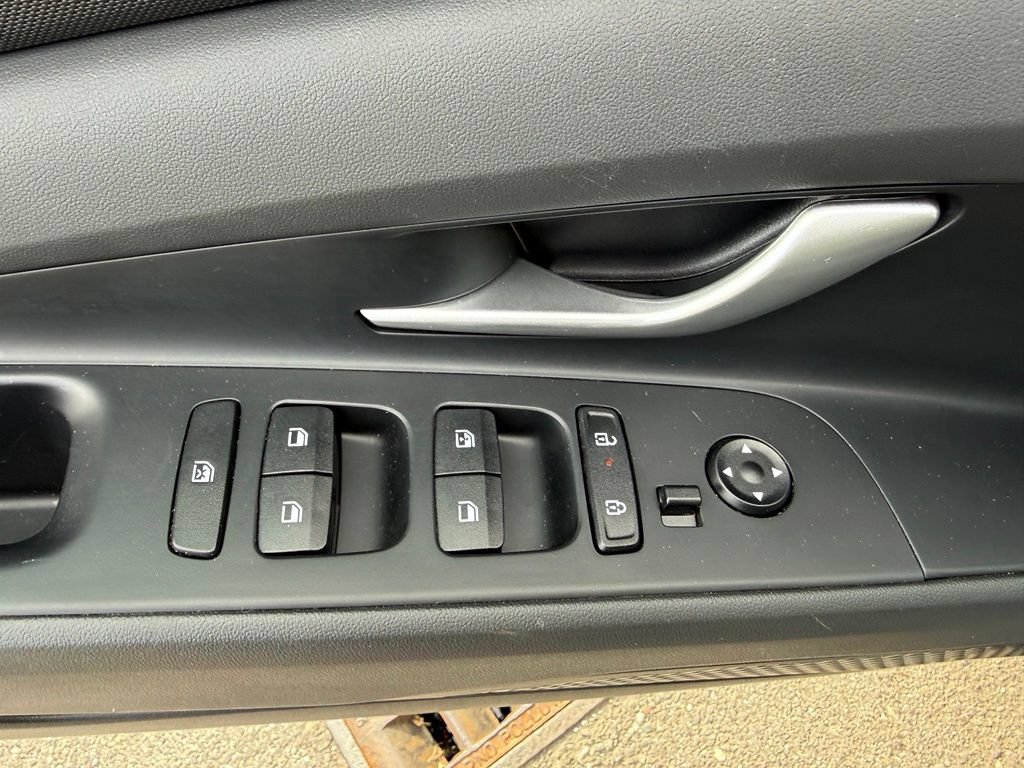 Certified 2025 Hyundai Elantra Hybrid FWD image 30