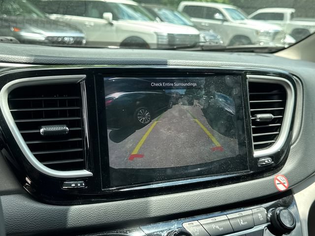 Used 2024 Chrysler Pacifica Touring-L FWD image 21