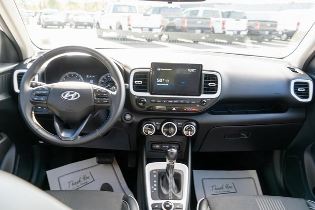 Used 2022 Hyundai Venue Limited image 14