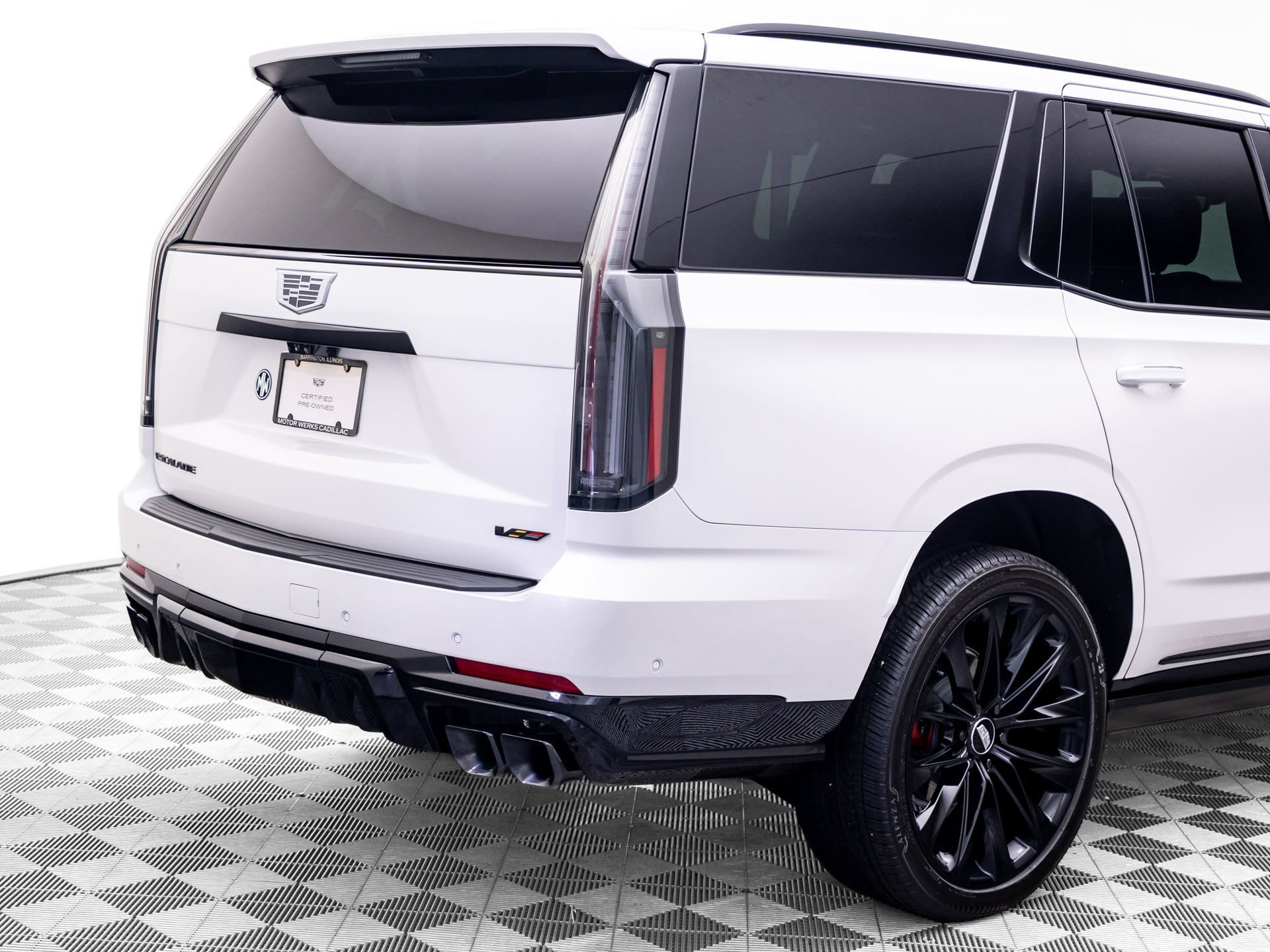 Certified 2025 Cadillac Escalade V w/ LPO, ONYX Package AWD/4WD image 40