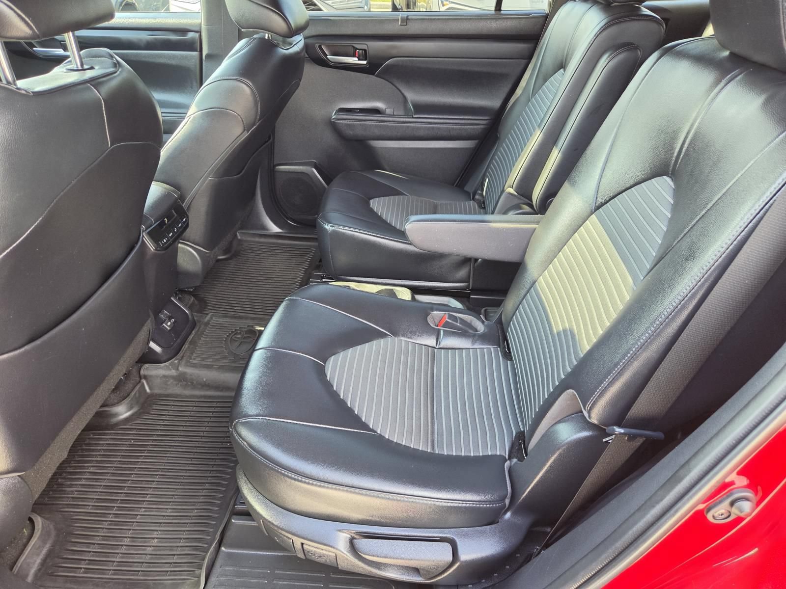 Used 2023 Toyota Highlander XSE AWD/4WD image 13