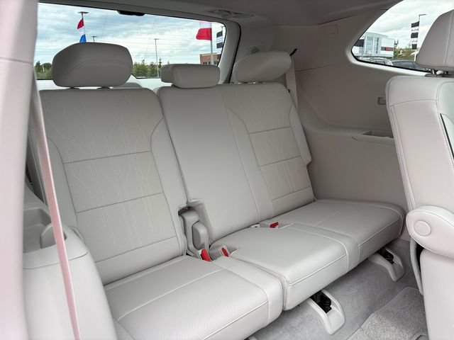 Used 2025 Buick Enclave Avenir w/ Super Cruise Package FWD image 10
