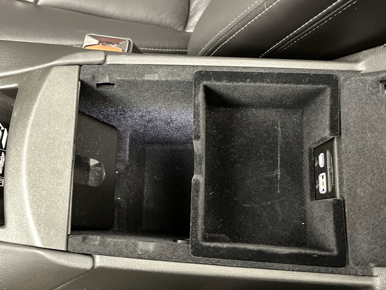 Certified 2024 Cadillac XT5 Sportv w/ LPO, Floor Liner Package AWD/4WD image 28
