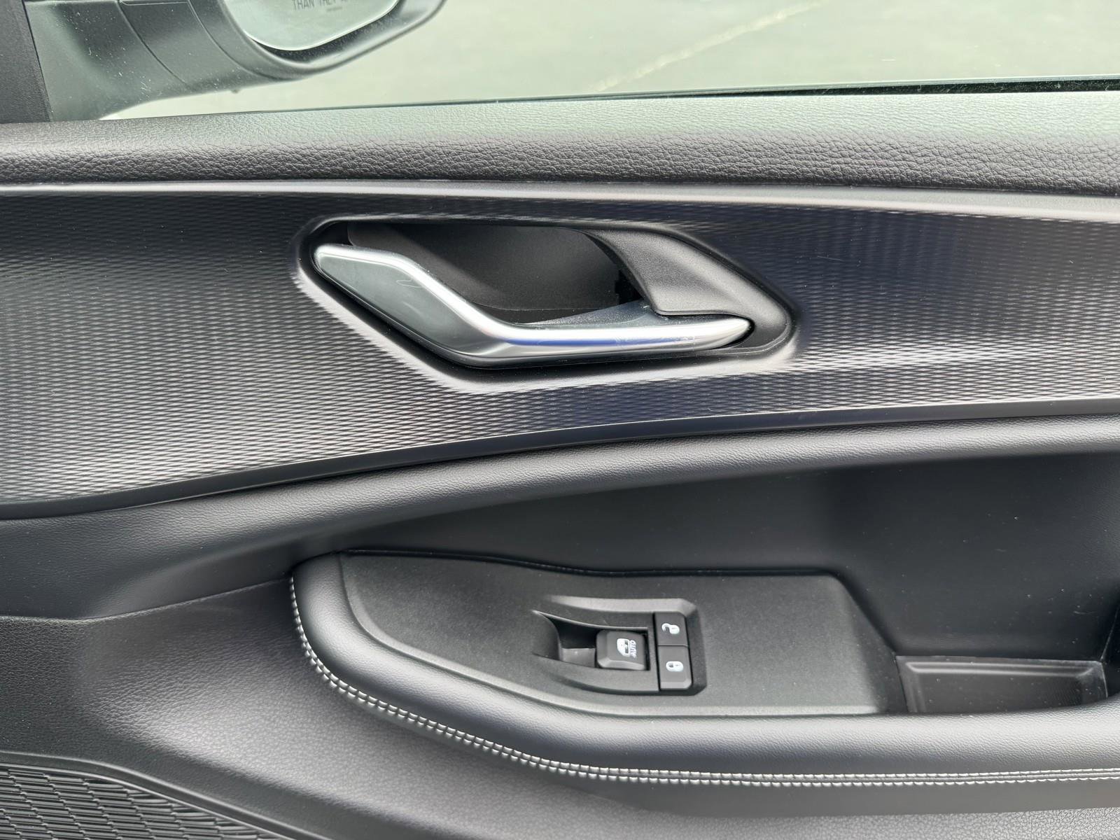 Used 2025 Jeep Grand Cherokee Laredo X w/ Luxury Tech Group I image 37