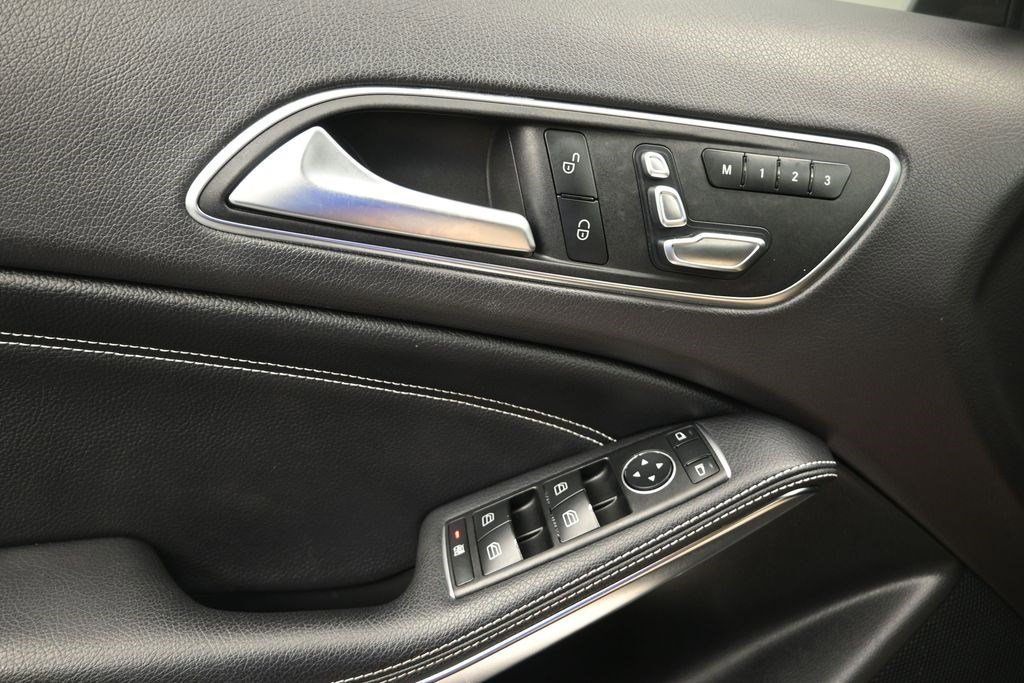 Used 2020 Mercedes-Benz GLA 250 4MATIC image 14
