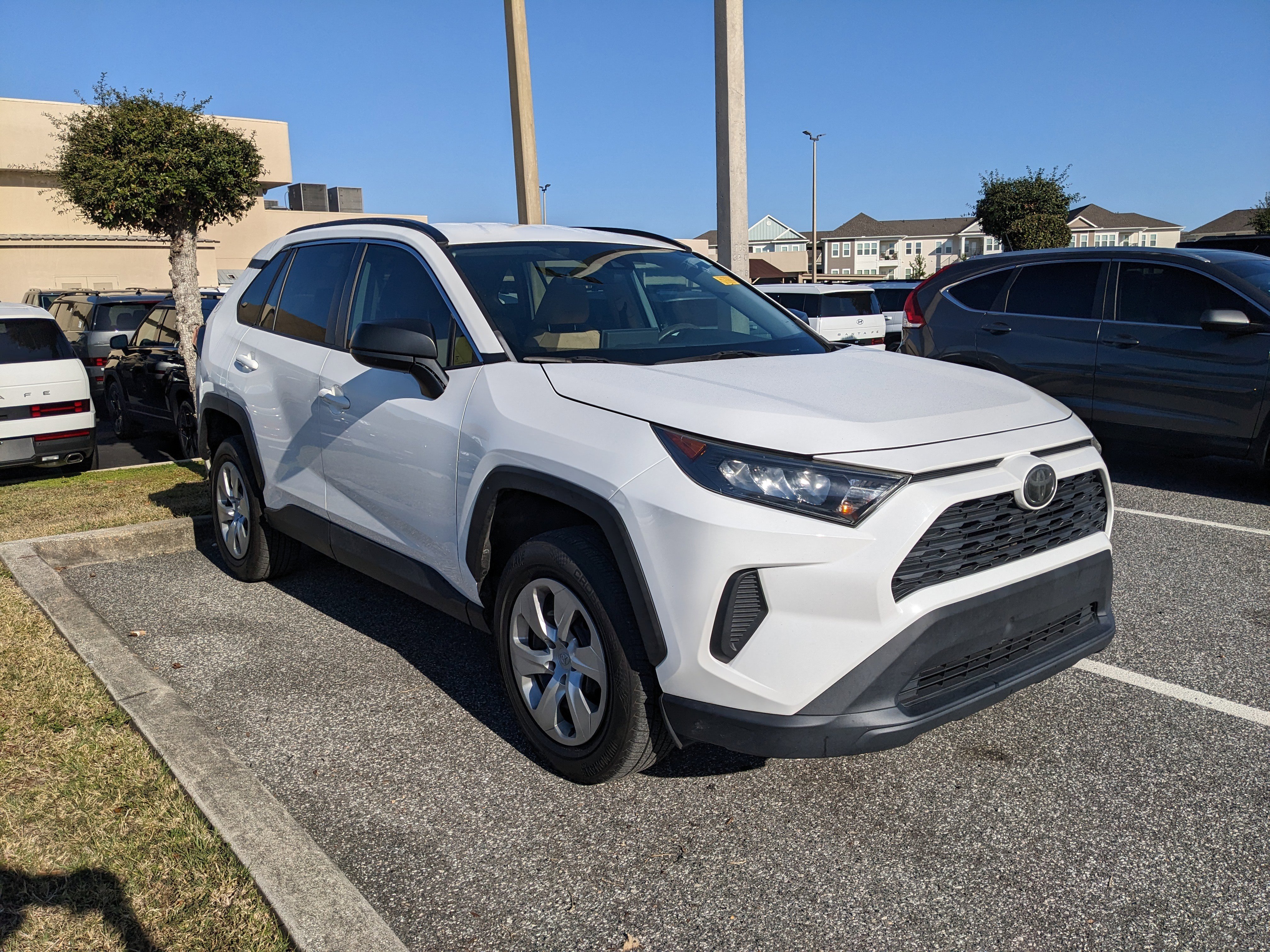 Used 2020 Toyota RAV4 LE image 5