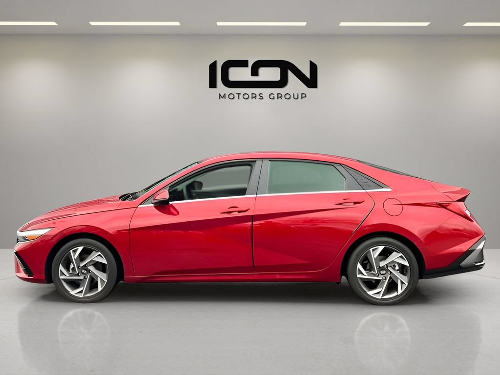 Used 2025 Hyundai Elantra Limited FWD image 2