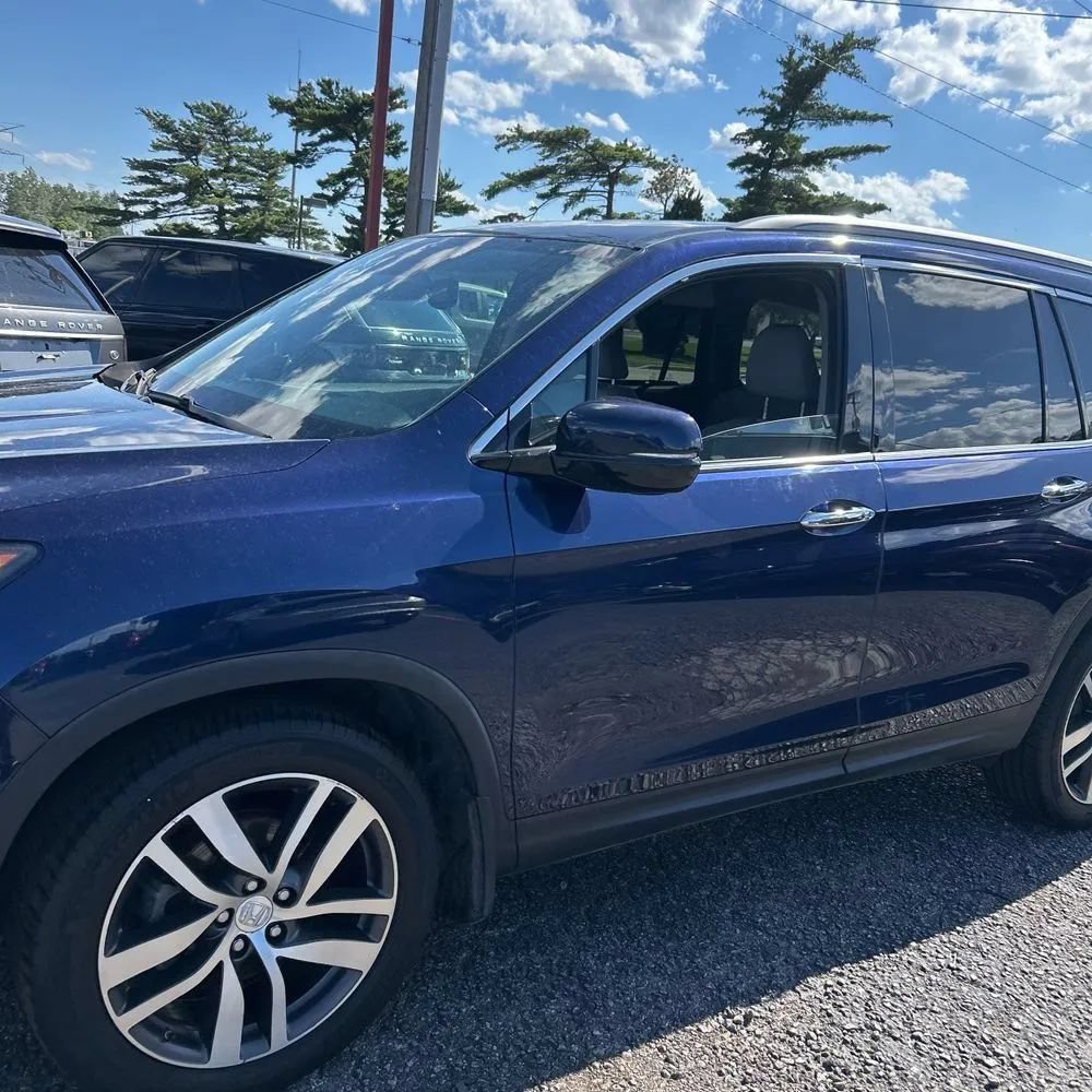 Used 2017 Honda Pilot Touring image 2