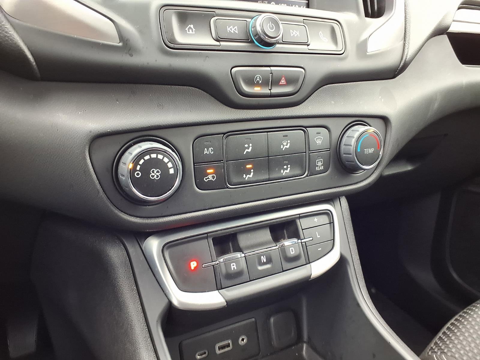 Used 2024 GMC Terrain SLE image 11