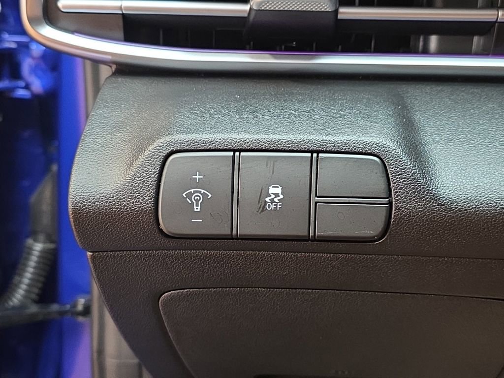 Used 2025 Hyundai Elantra SEL FWD image 23
