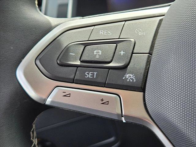 Used 2023 Volkswagen Tiguan SE w/ Panoramic Sunroof Package FWD image 14