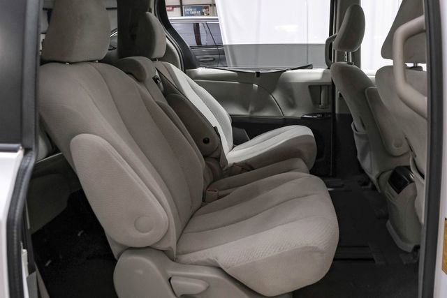 Used 2011 Toyota Sienna LE FWD image 32