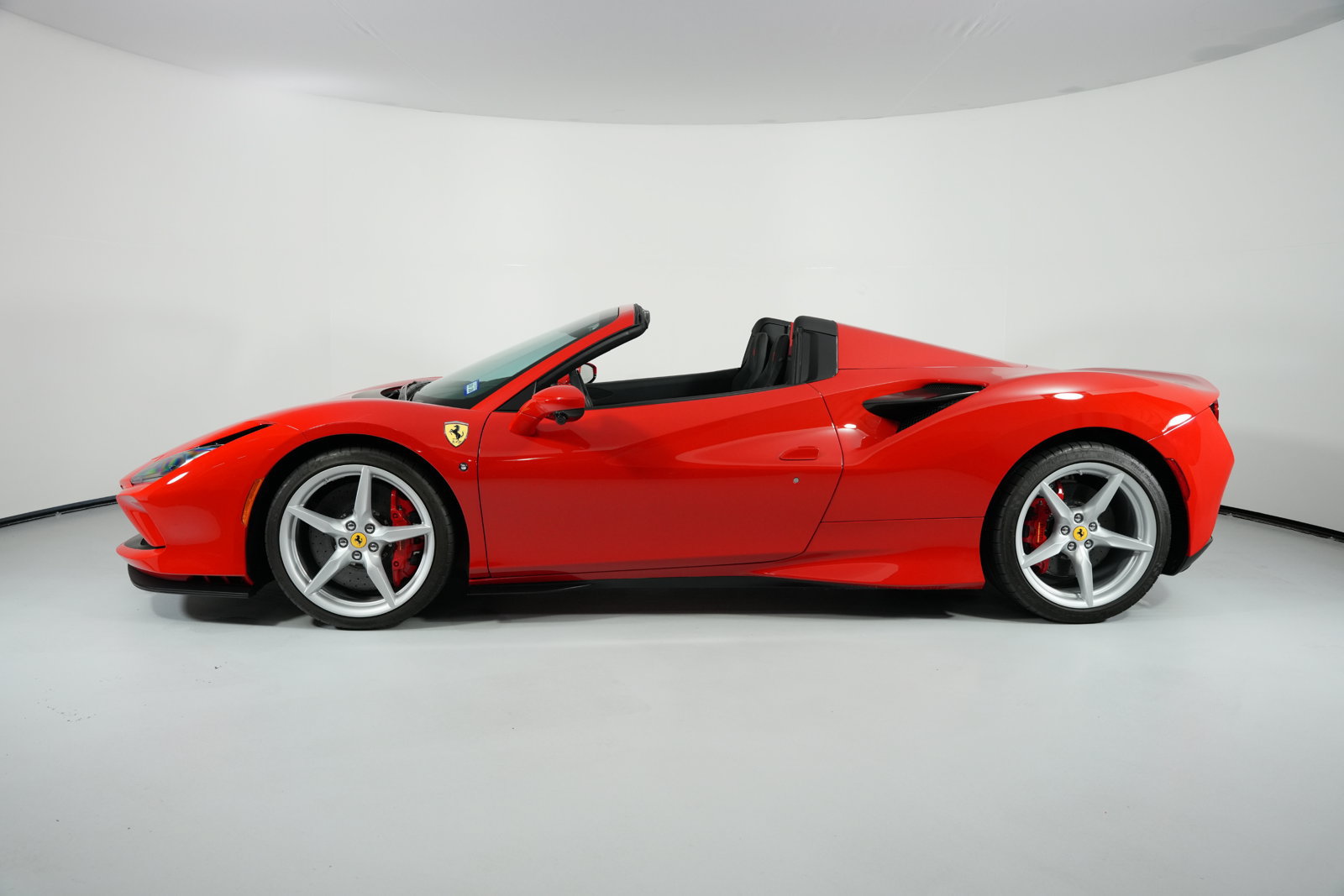 Used 2023 Ferrari F8 Spider RWD image 22