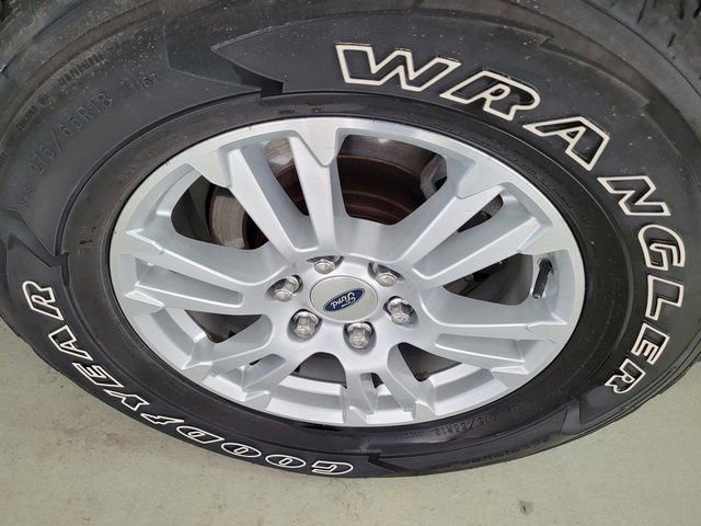 Used 2015 Ford F150 Lariat w/ Max Trailer Tow Package image 24