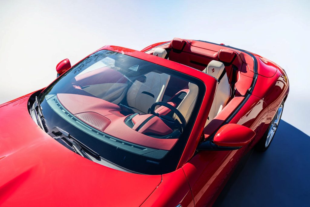 Certified 2025 Ferrari Roma Spider RWD image 32