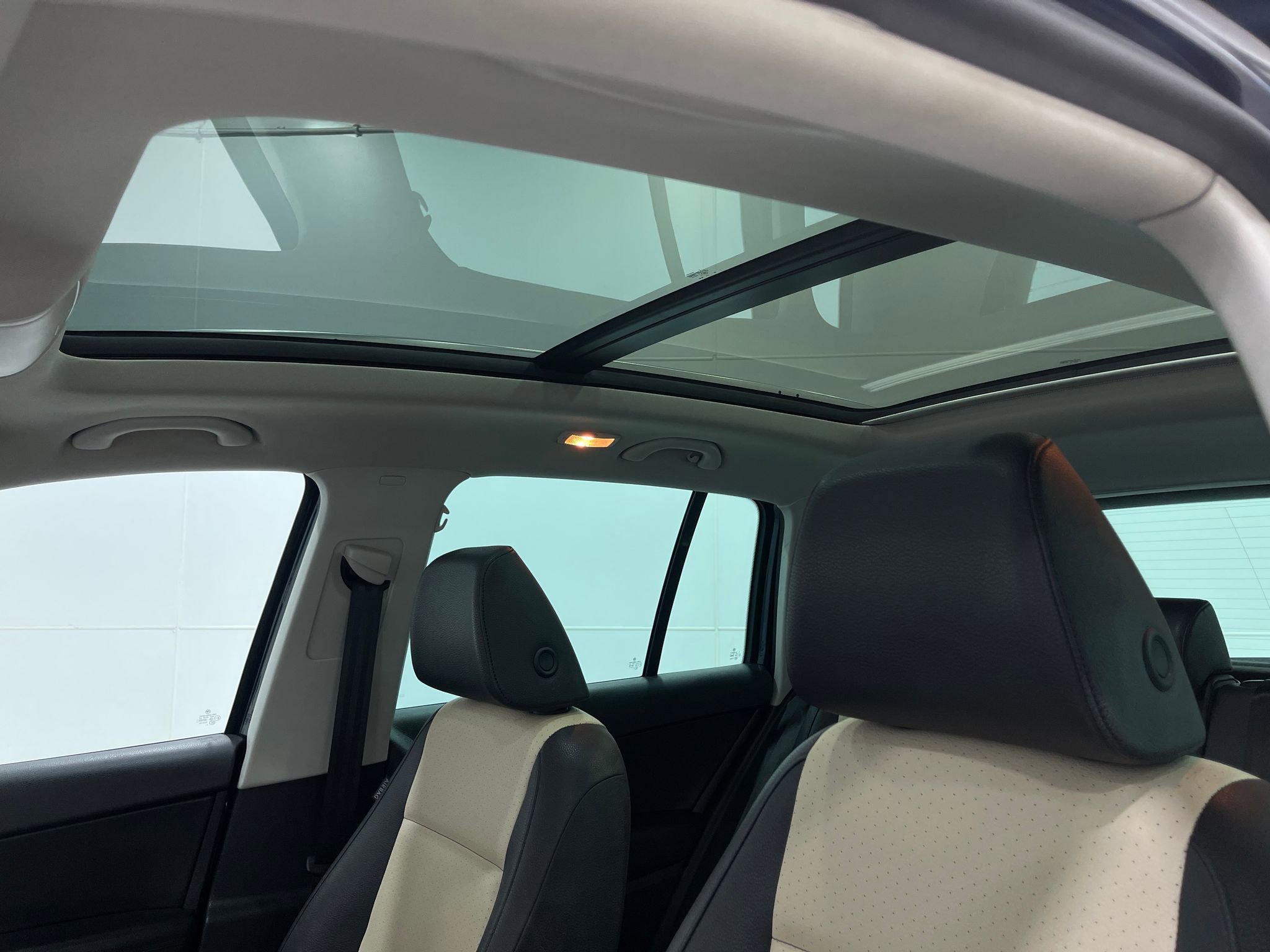 Used 2016 Volkswagen Tiguan SE image 12