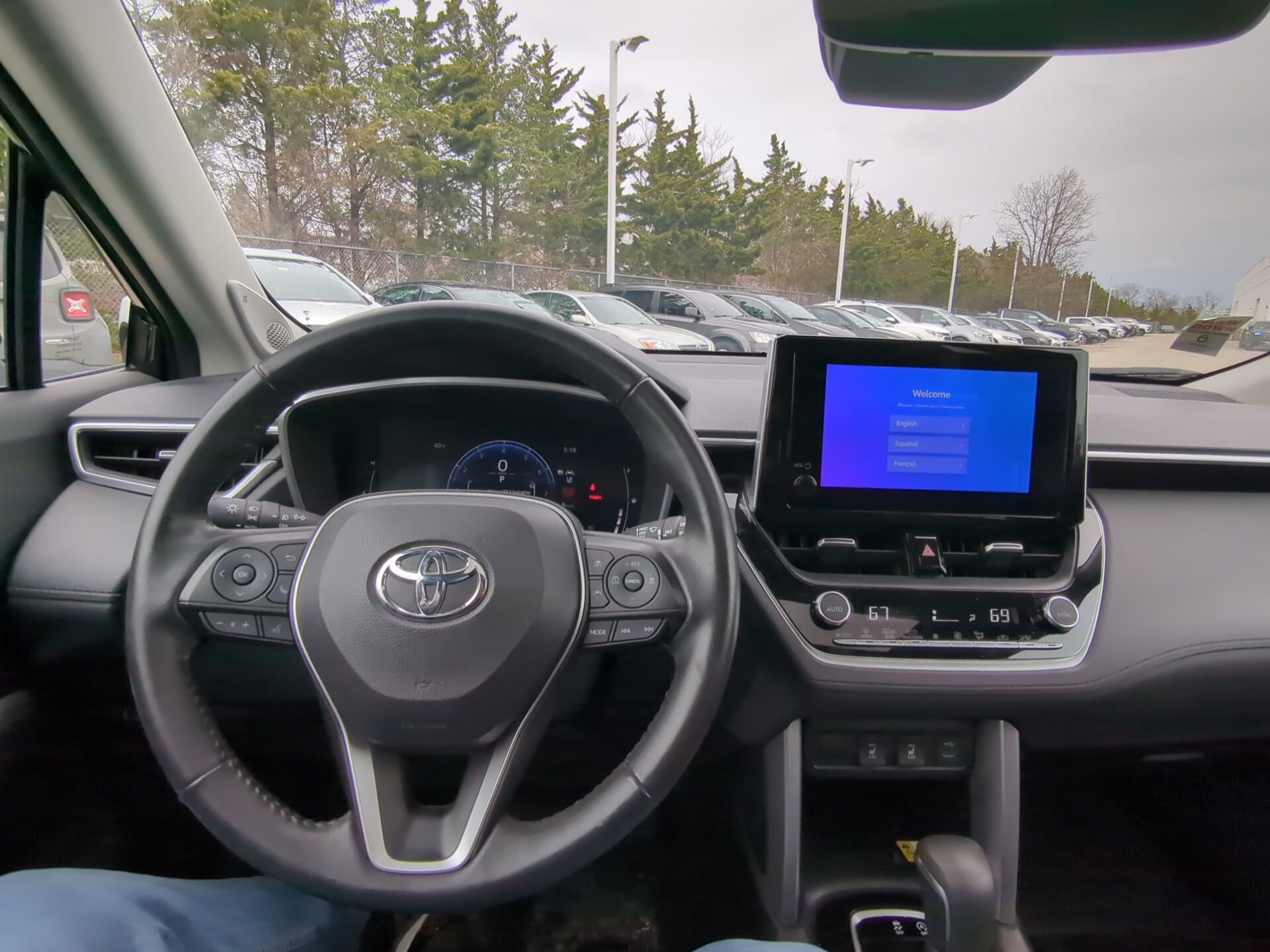 Used 2023 Toyota Corolla Cross XLE w/ Convenience Package image 14