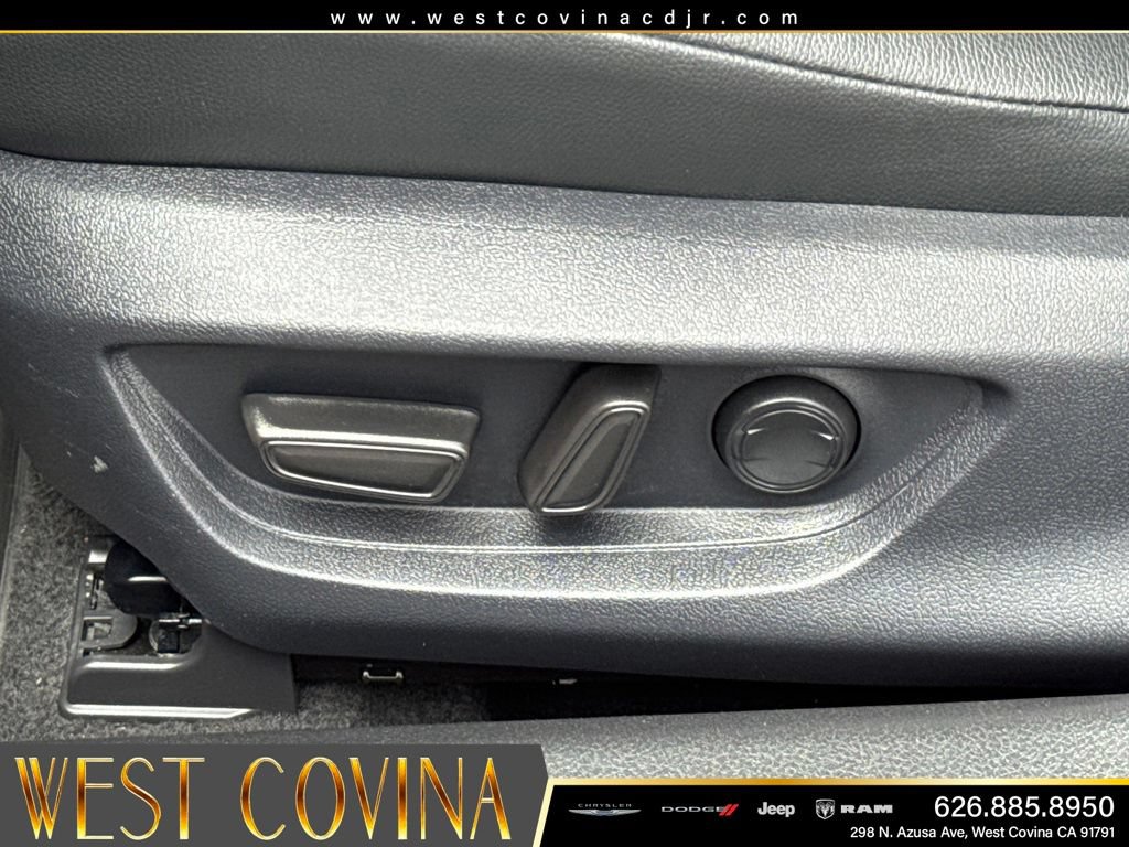 Used 2025 Toyota Camry XSE FWD image 22