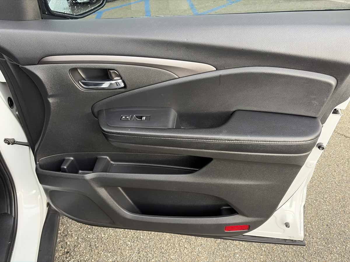 Used 2020 Honda Pilot LX image 29
