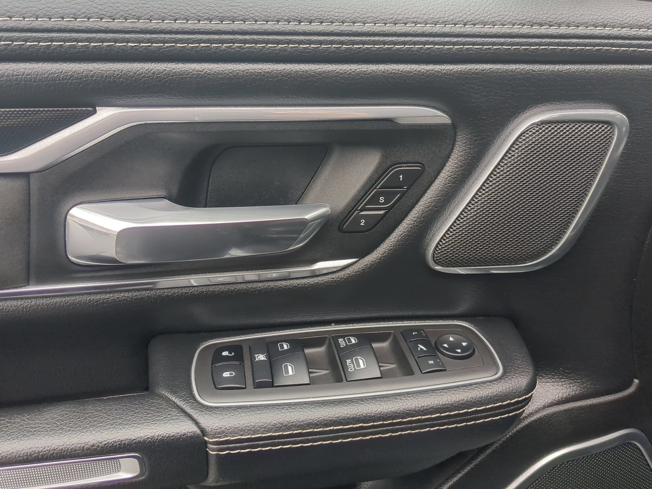 Used 2022 RAM 1500 Laramie AWD/4WD image 12